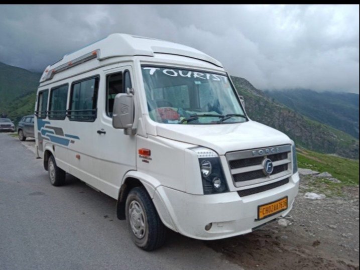 Maharaja Tempo Traveller 14 Seater
